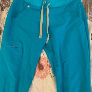 Figs tea colored scrub pants in size small tall jogger style
